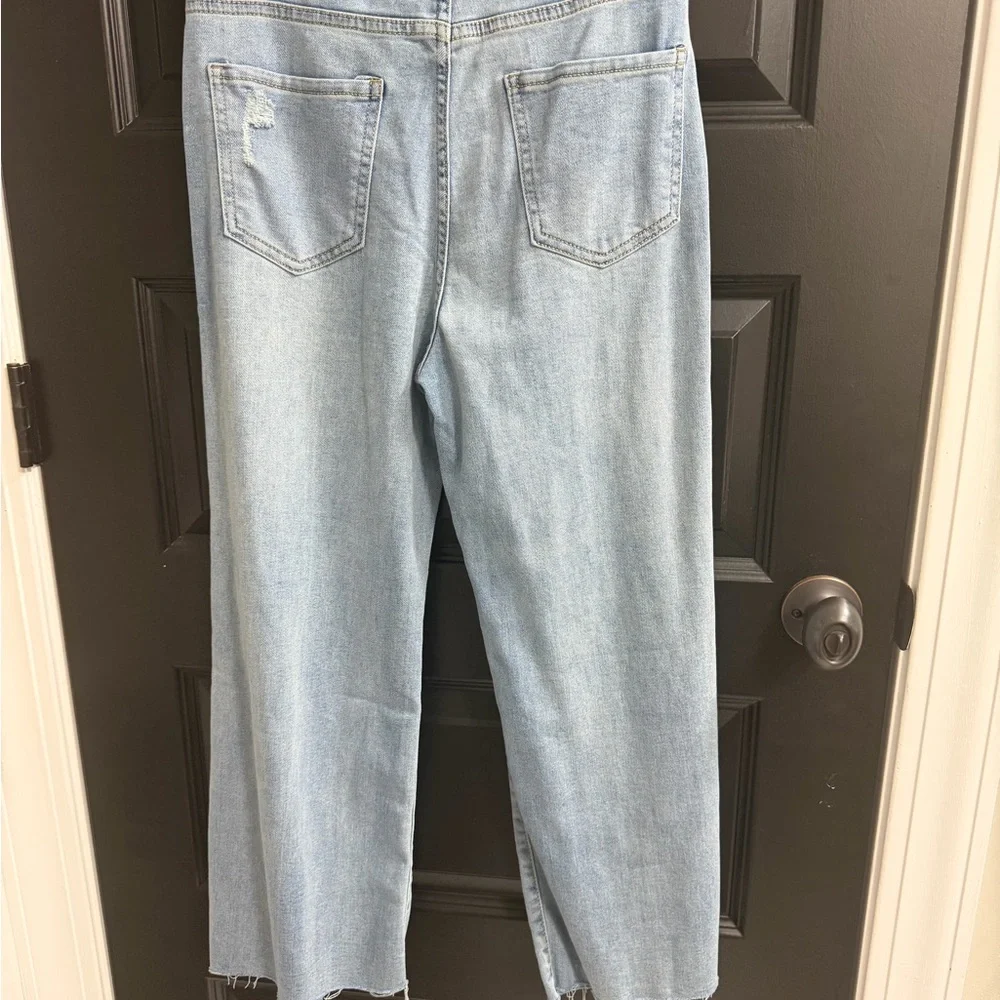 Light Wash Straight Leg Jeans – Size 6 – Raw Hem – Distressed Knees - Picture 9 of 9